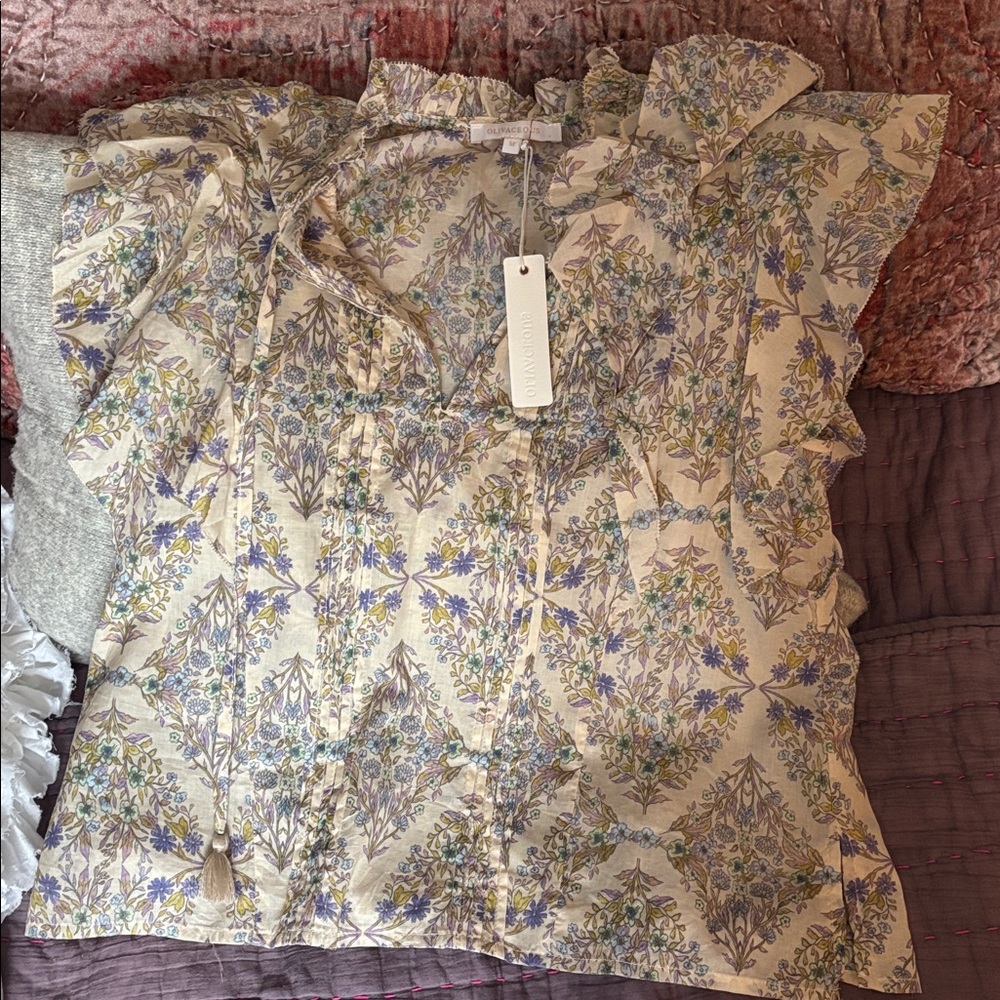 NWOT 💜 OLIVACEOUS Cream Floral Ruffle Blouse 🌼🌸